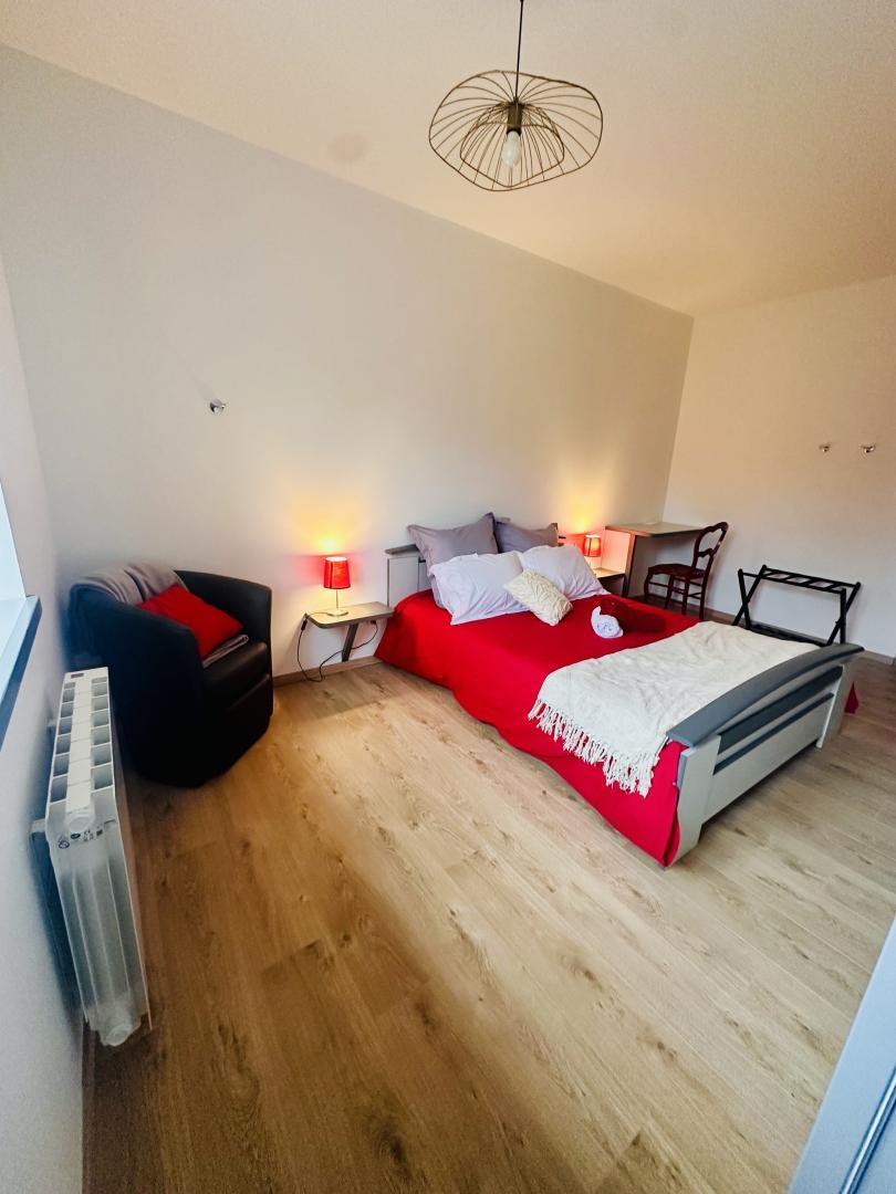 Chambres d'hôtes avec piscine "Les Vernayes" à Amplepuis - Haut Beaujolais, proche du Lac des Sapins dans le Rhône : Chambre pour 2 personnes - "Vue Parc". photo 33