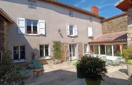 G&icirc;te n&deg;1968 Beauvallon - Rh&ocirc;ne - G&icirc;tes de la Tour - Le Grand G&icirc;te - 11 personnes &agrave; Beauvallon dans le Lyonnais - Rh&ocirc;ne.