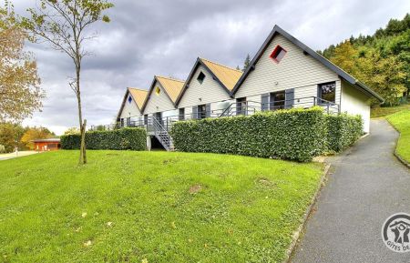 G&icirc;te n&deg;1056 Deux-Grosnes - Rh&ocirc;ne - Chalet-g&icirc;te 'Flamant' &agrave; Trades/Deux Grosnes en Haut Beaujolais - Sud M&acirc;connais dans le Rh&ocirc;ne : les 4 chalets mitoyens.