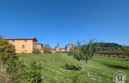 G&icirc;te n&deg;1850 Pomeys - Rh&ocirc;ne - G&icirc;te "La Ferme du Ch&acirc;teau de Saconay" &agrave; Pomeys dans les monts du Lyonnais - RHONE : le G&icirc;te.