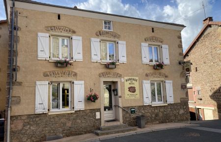 G&icirc;te n&deg;10001 Saint-Igny-de-Vers - Rh&ocirc;ne - G&icirc;te Auberge des Petits - 15 personnes - &agrave; Saint Igny de Vers en Haut Beaujolais, proximit&eacute; Bourgogne - dans le Rh&ocirc;ne.