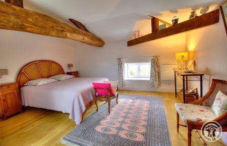 Chambre d'h&ocirc;tes n&deg;2218 Le Perr&eacute;on - Rh&ocirc;ne - Chambres d'h&ocirc;tes 'Les Hortensias', Le Perr&eacute;on (Rh&ocirc;ne - Beaujolais) : la Chambre "Marguerite" pour 2 personnes, au 3&egrave;me &eacute;tage.