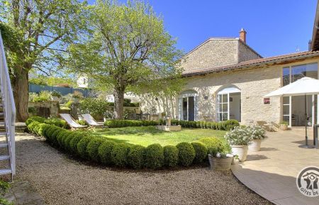 Chambre d'h&ocirc;tes n&deg;2381 Lucenay - Rh&ocirc;ne - Bienvenue dans les Chambres d'H&ocirc;tes de Charme avec piscine - "Les 2 Tilleuls" &agrave; Lucenay au coeur du Beaujolais dans le Rh&ocirc;ne.