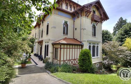 Bienvenue au "Relai des Favorites" - Maison d'Hôtes avec piscine à Thizy les Bourgs en Haut Beaujolais dans le Rhône : Bienvenue. Chambre d'hôtes n°2410 Thizy-les-Bourgs - Rhône - Bienvenue au "Relai des Favorites" - Maison d'Hôtes avec piscine à Thizy les Bourgs en Haut Beaujolais dans le Rhône : Bienvenue.