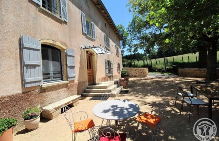 G&icirc;te de groupe n&deg;3088 Saint-Igny-de-Vers - Rh&ocirc;ne - Grand G&icirc;te - 32 personnes "Le Domaine de Marthe" &agrave; St Igny de Vers en Haut Beaujolais, dans le Rh&ocirc;ne.
