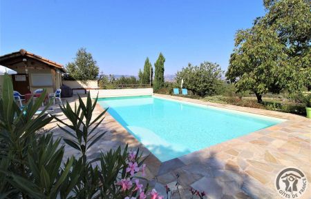 G&icirc;te n&deg;1679 &Eacute;chalas - Rh&ocirc;ne - G&icirc;te "Le Cottage Chalaron" &agrave; Echalas (Rh&ocirc;ne - R&eacute;gion de Condrieu) : vue sur la piscine.