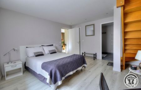 Chambre d'h&ocirc;tes n&deg;2306 Cailloux-sur-Fontaines - Rh&ocirc;ne - Chambres d'H&ocirc;tes "La Ferme du Caillou" &agrave; Cailloux sur Fontaines, village typique du Val de Sa&ocirc;ne - dans la M&eacute;tropole de Lyon - Proximit&eacute; A432 (5 km) et LYON (15 km) : la Chambre familiale "Amiti&eacute;" - la chambre du rez-de-chauss&eacute;e - 2 personnes