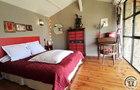 Chambre d'h&ocirc;tes n&deg;2361 Porte des Pierres Dor&eacute;es - Rh&ocirc;ne - "La Maison de Fanny" &agrave; Jarnioux - Porte des Pierres Dor&eacute;es dans le Beaujolais - Rh&ocirc;ne : la Chambre &agrave; l'&eacute;tage.