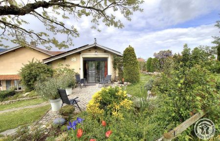 G&icirc;te n&deg;1553 R&eacute;gni&eacute;-Durette - Rh&ocirc;ne - G&icirc;te 'Jo&euml;lle' dans le village de R&eacute;gni&eacute;-Durette (Rh&ocirc;ne - Beaujolais vignobles - Sud de M&acirc;con).