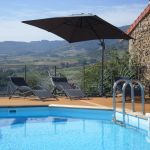 Chambres d'H&ocirc;tes 'Les Chambres de l'Escale' &agrave; Emeringes (Rh&ocirc;ne - Beaujolais): la piscine.
