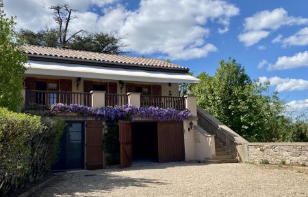 Gîte "La Ponie" à Cenves, Roche de Solutré en Haut Beaujolais, aux portes de la Saône et Loire dans le Rhône : Bienvenue au Gîte La Ponie ! Gîte n°1981 Cenves - Rhône - Gîte "La Ponie" à Cenves, Roche de Solutré en Haut Beaujolais, aux portes de la Saône et Loire dans le Rhône : Bienvenue au Gîte La Ponie !